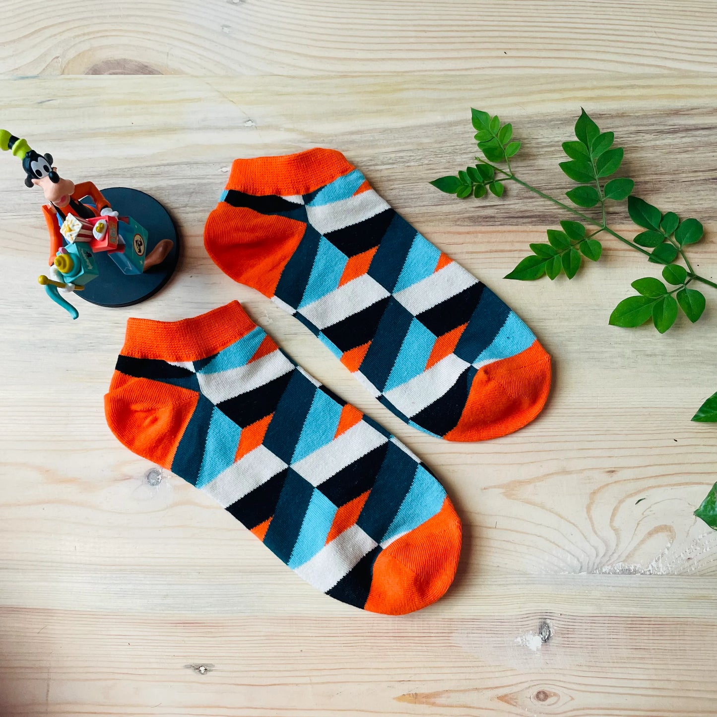 Color Block Pop Ankle Socks – Geometric Abstract Print Lazzy Socks India