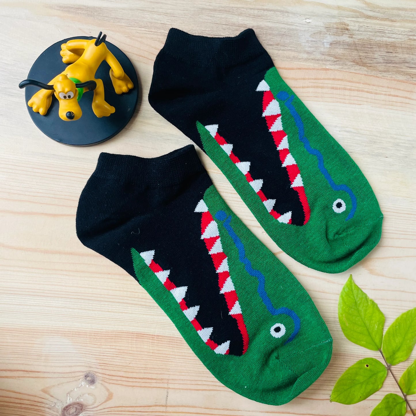 Croc Crunch Unisex Ankle Socks – Funky Gator Vibes by Lazzy Socks