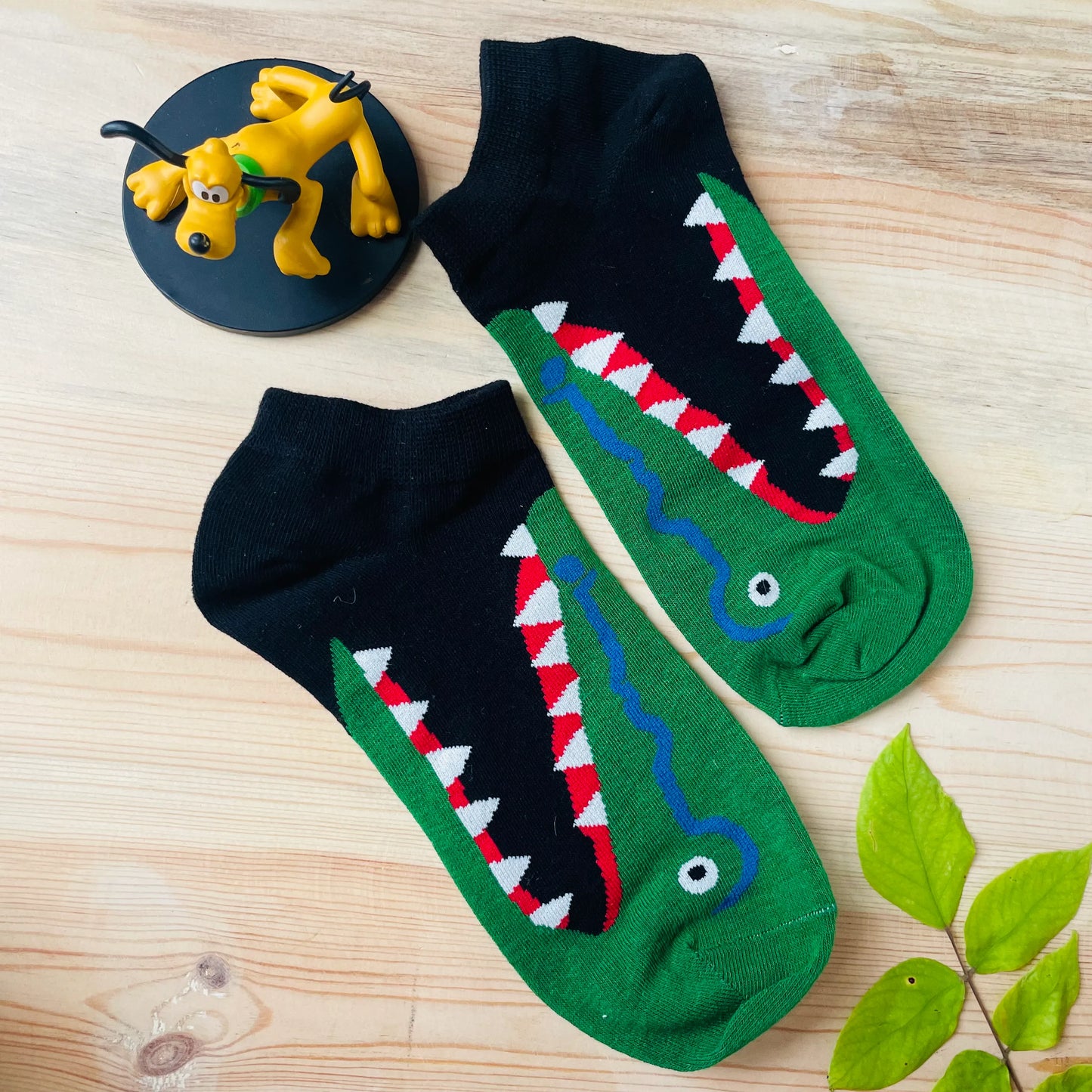 Croc Crunch Unisex Ankle Socks – Funky Gator Vibes by Lazzy Socks