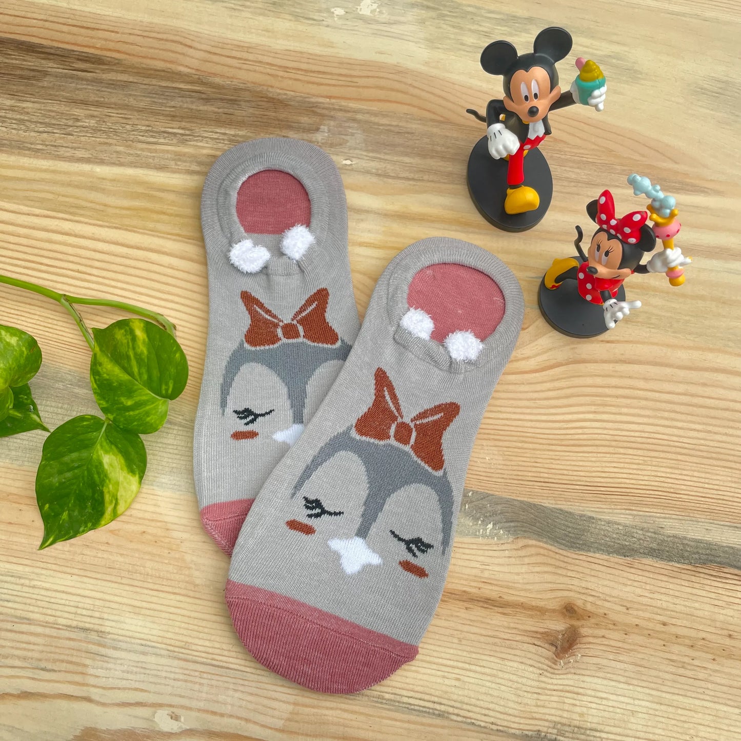 Dapper Penguin No-Show Socks – Stylish Bowtie Design Lazzy Socks India
