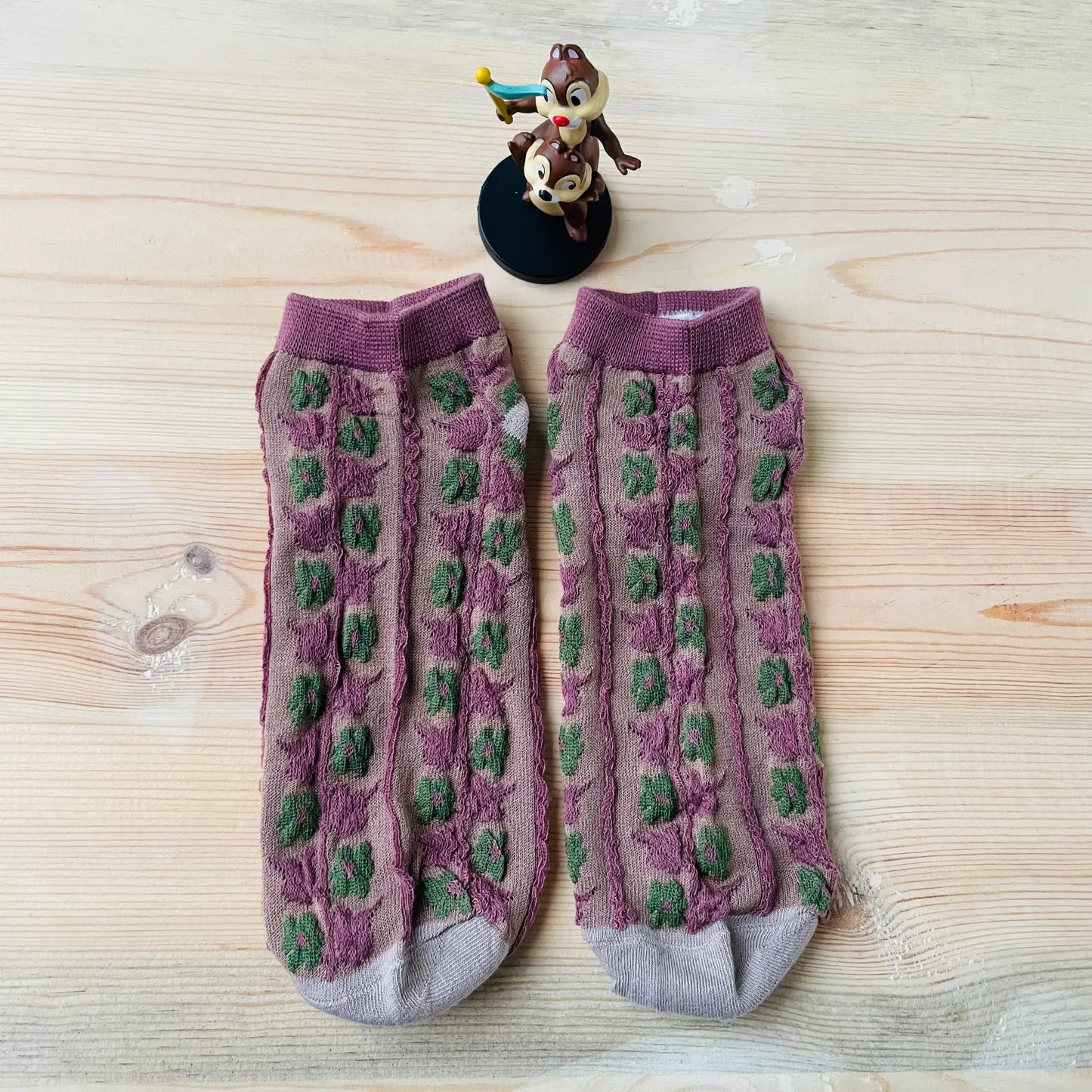 Enchanted Clover Textured Ankle Socks – Mauve & Green Floral Lazzy Socks India