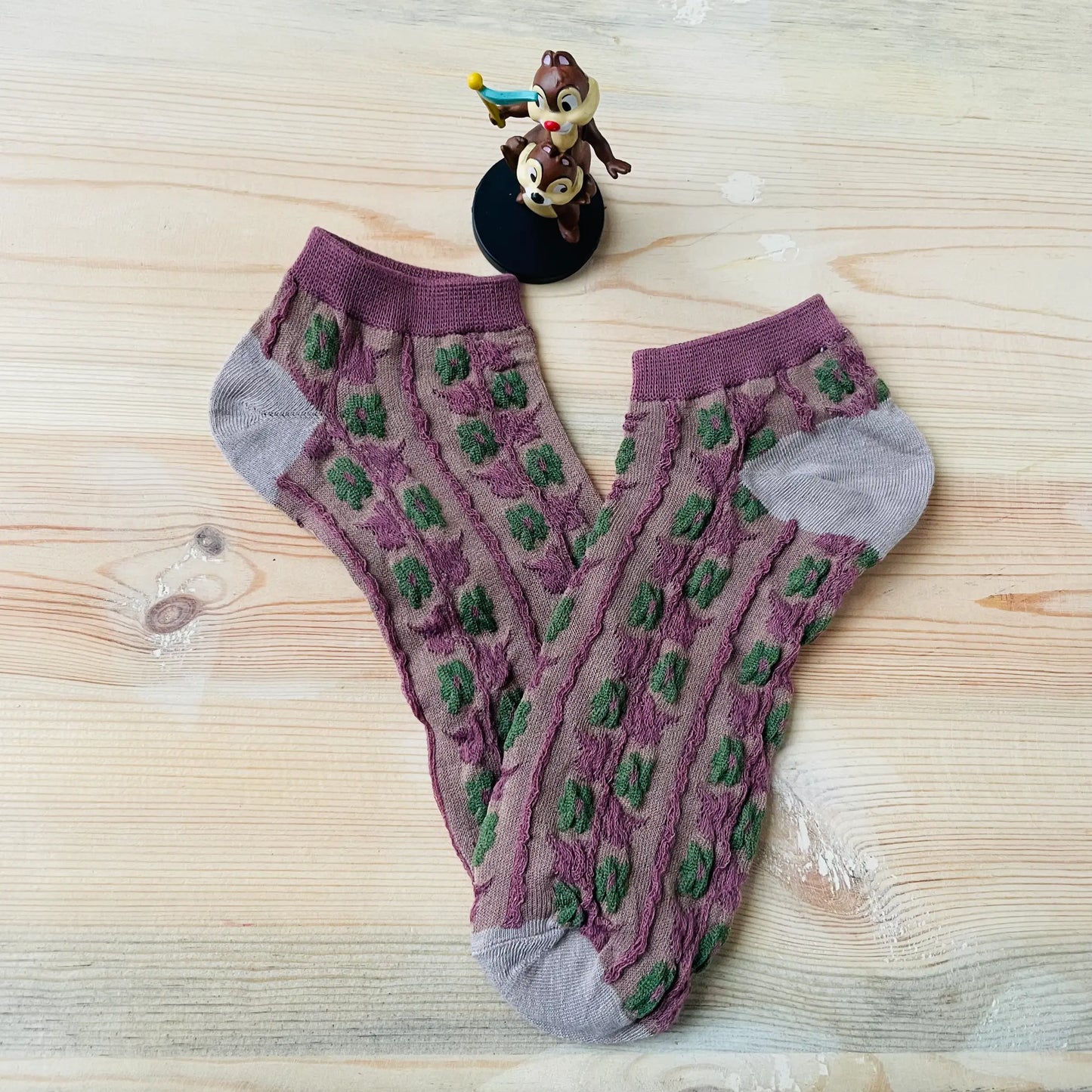 Enchanted Clover Textured Ankle Socks – Mauve & Green Floral Lazzy Socks India