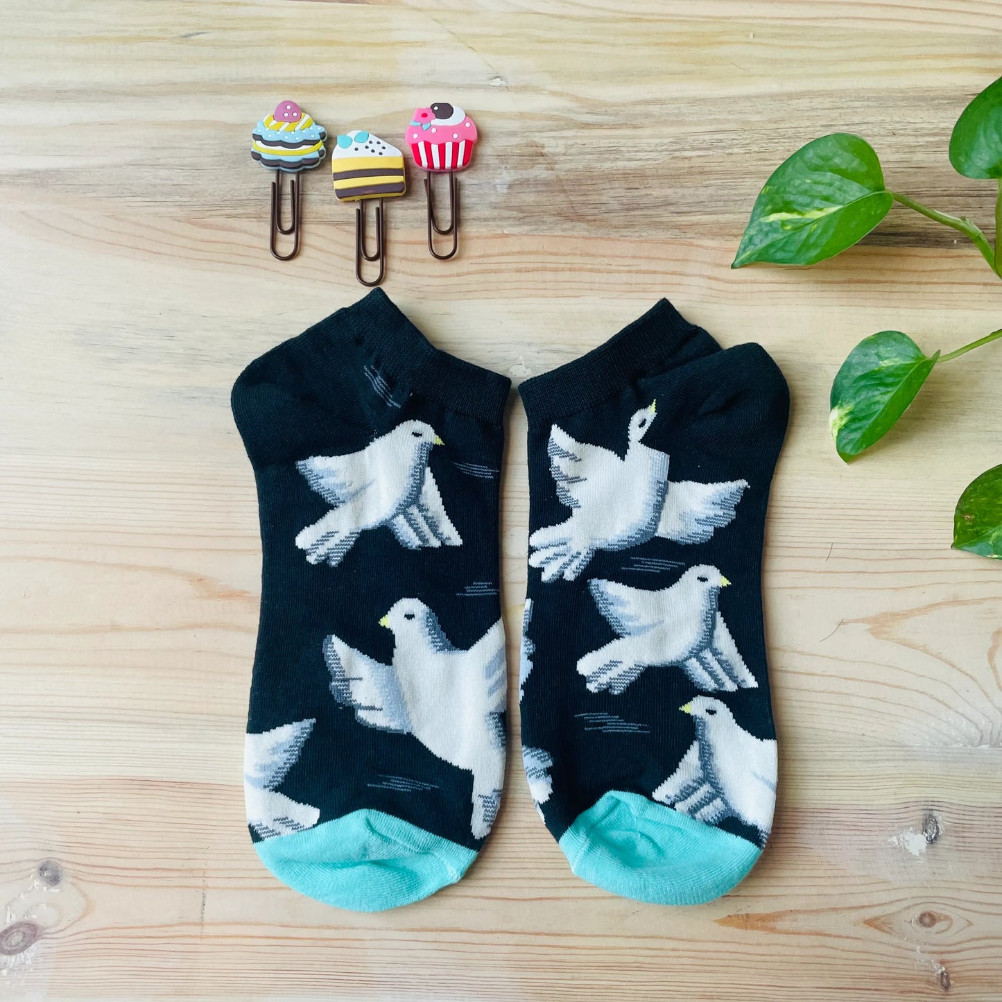 Flying Dove Ankle Socks – Elegant Bird Print Lazzy Socks India
