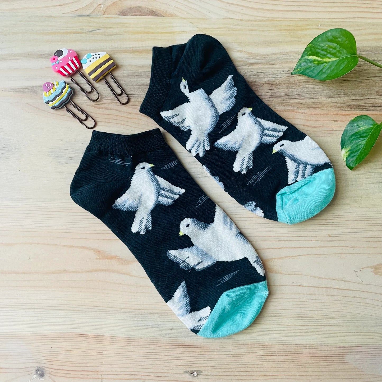 Flying Dove Ankle Socks – Elegant Bird Print Lazzy Socks India