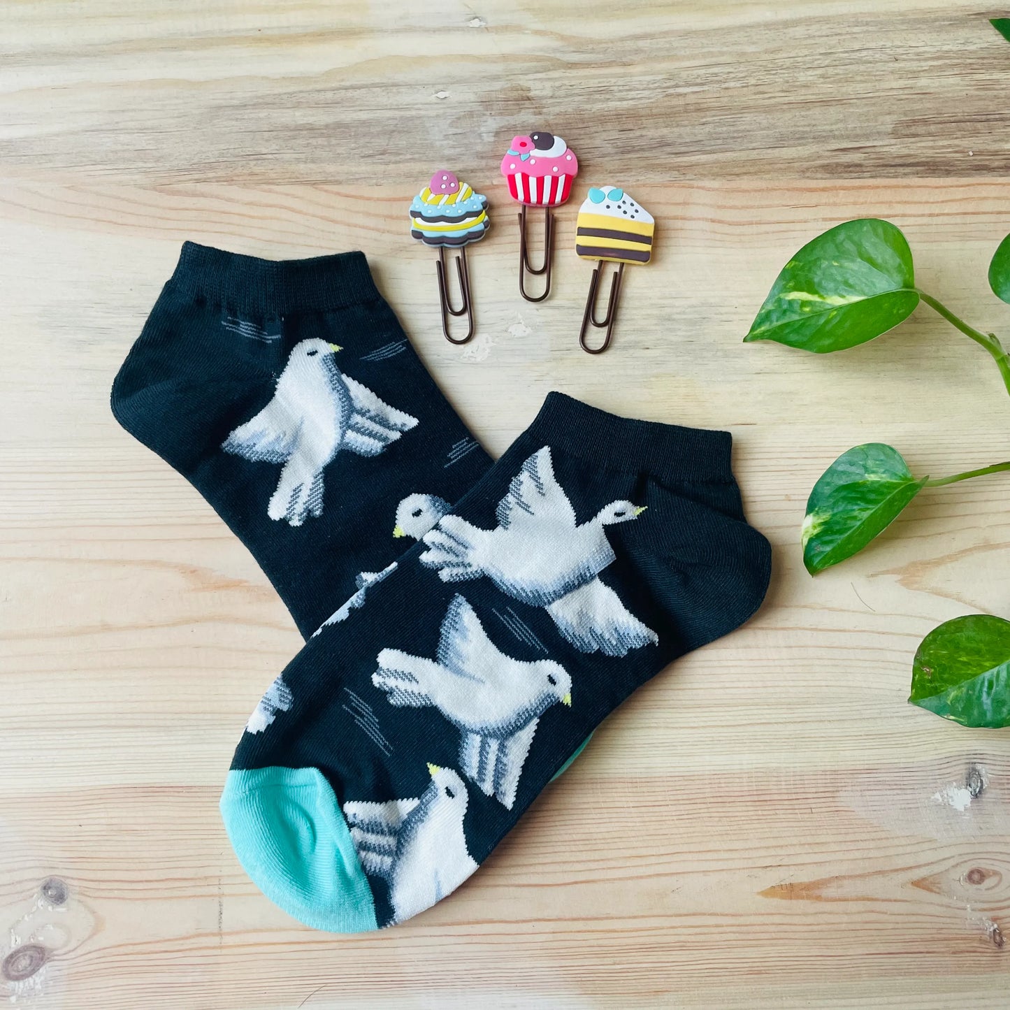 Flying Dove Ankle Socks – Elegant Bird Print Lazzy Socks India