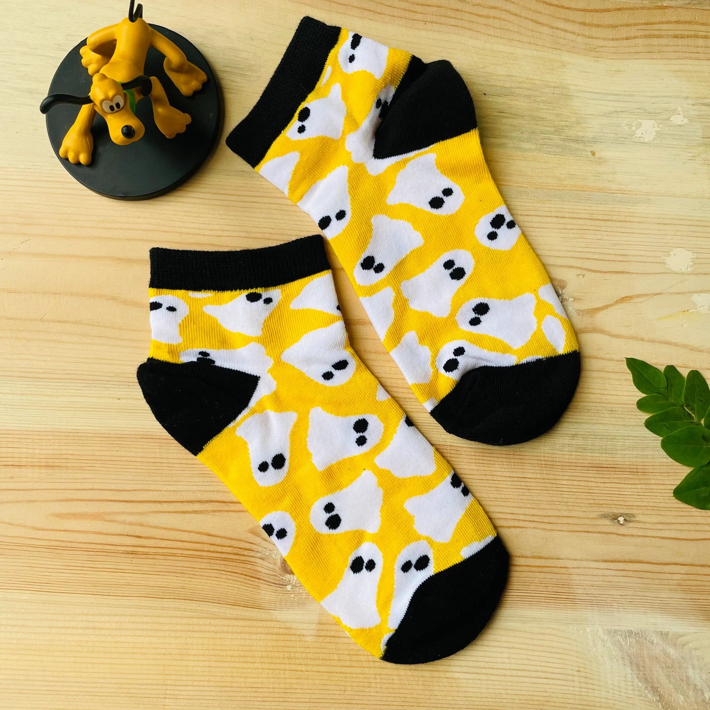 Goofy Ghosts Ankle Socks – Quirky Yellow & Black Design Lazzy Socks India