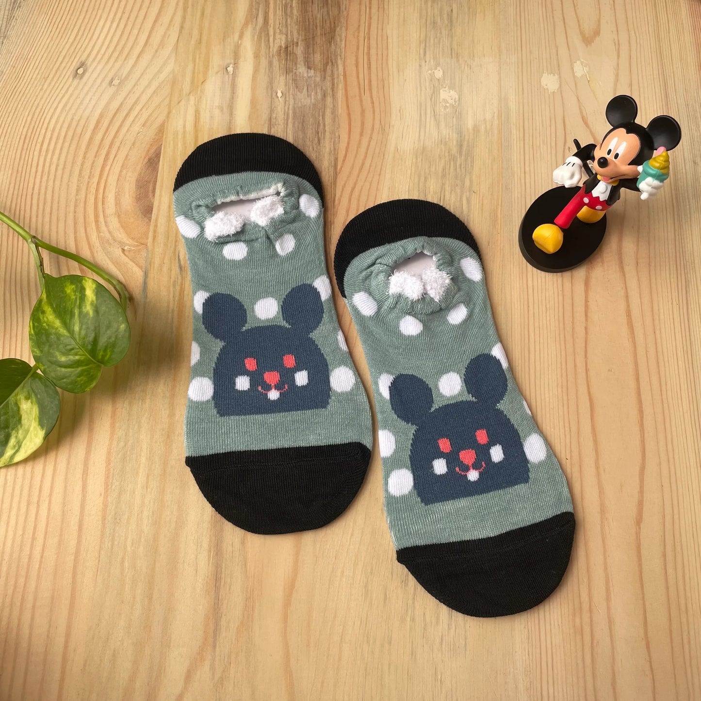 Grinning Bear No-Show Socks – Green Polka Dot Design Lazzy Socks India