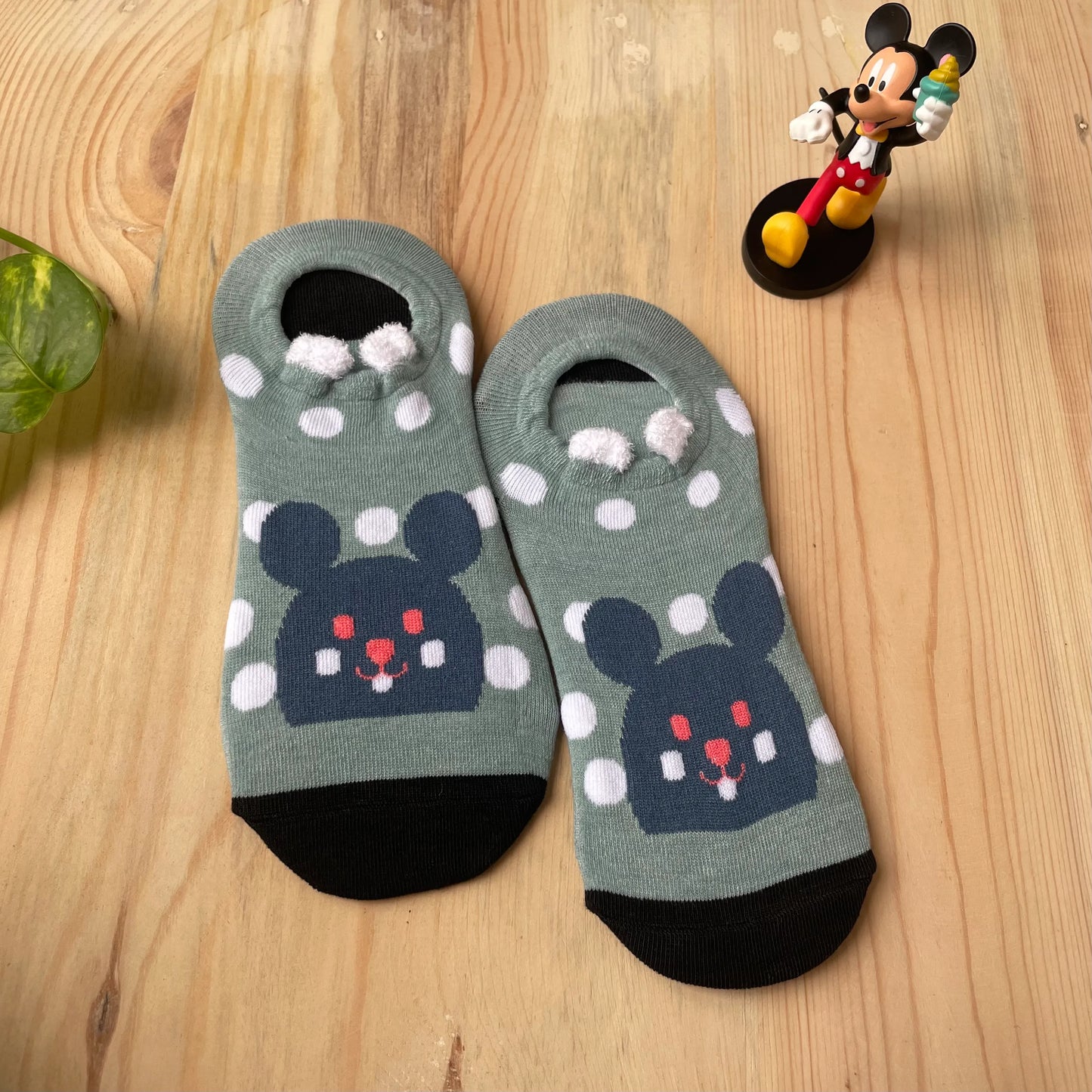 Grinning Bear No-Show Socks – Green Polka Dot Design Lazzy Socks India