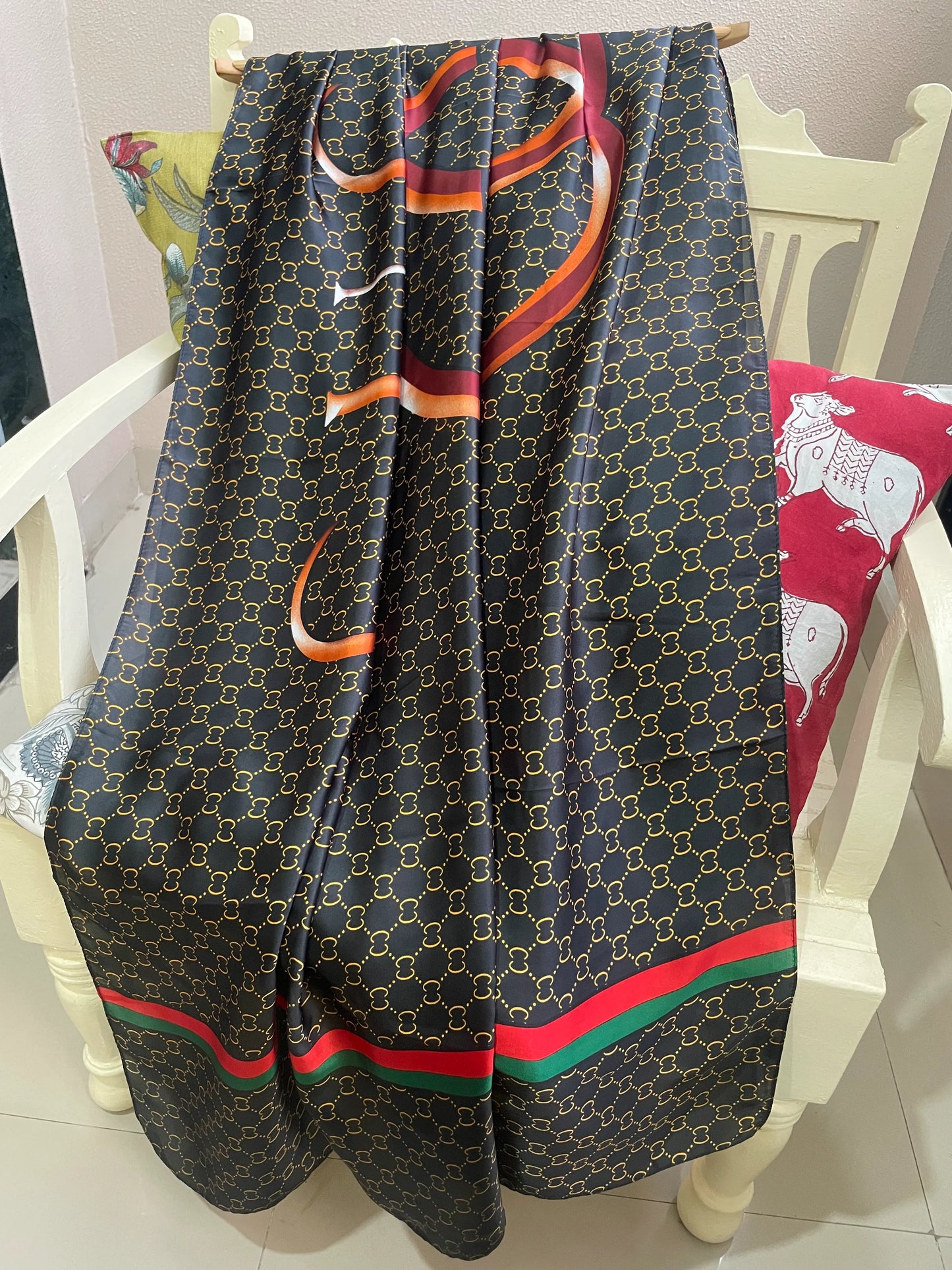 Discover sophistication with this luxurious silk-feel satin scarf. Featuring a black and gold monogram, a bold abstract graphic, and a signature red and green stripe, this 90 x 180 cm scarf is a true statement piece.