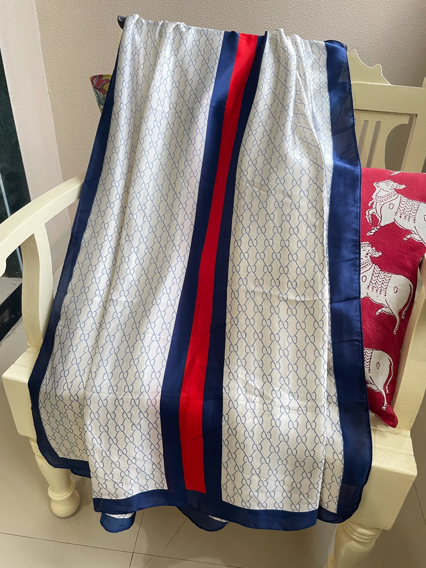 Elevate your style with this luxurious silk-feel satin scarf in white monogram with bold red and blue stripes. Measuring 90 x 180 cm, it’s perfect for evening wear, travel, or as a sophisticated gift.