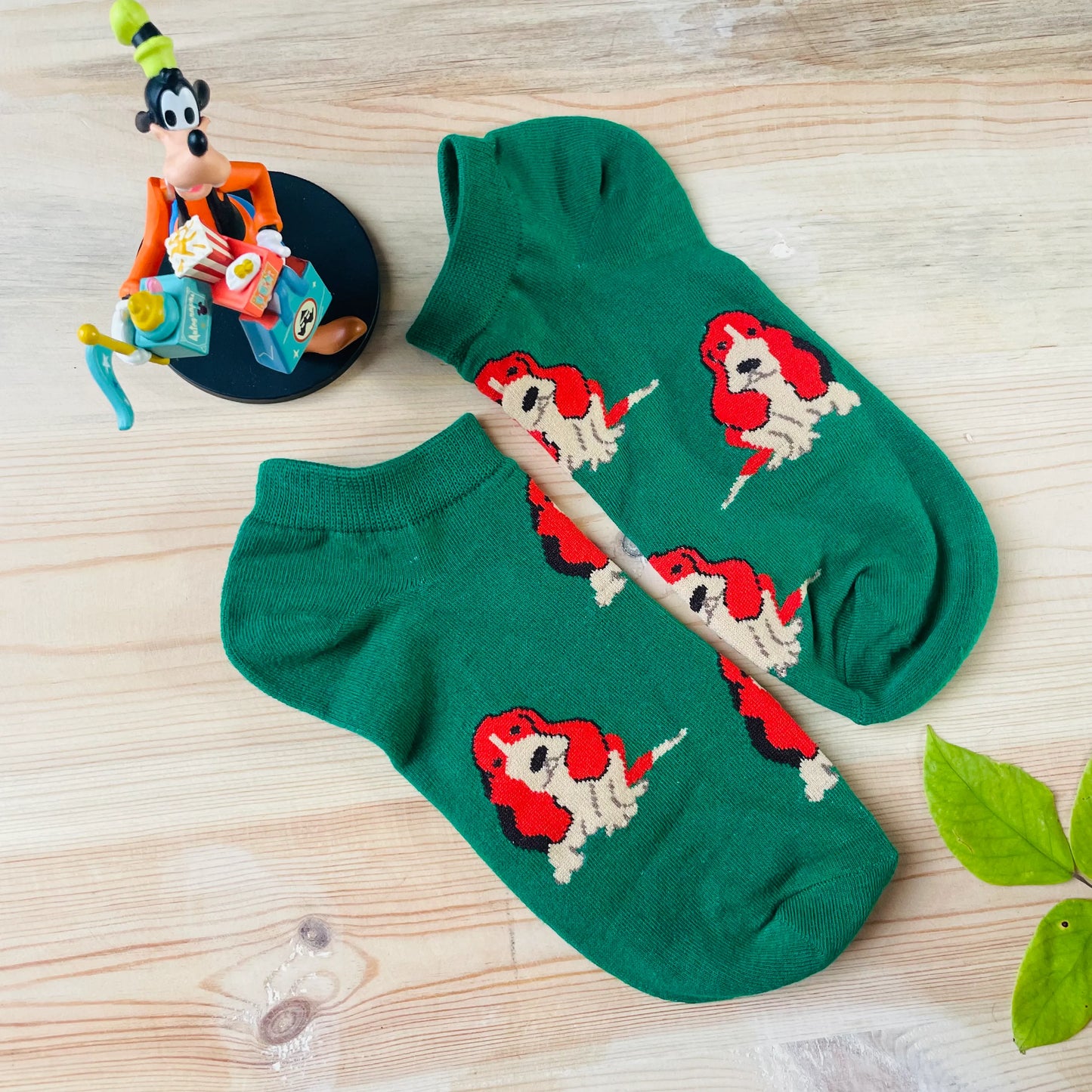 Stylish Cocker Spaniel Ankle Socks – Green & Red Dog Design | Lazzy Socks India