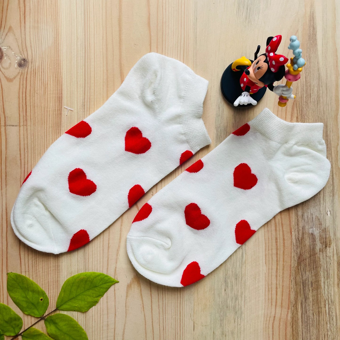 Sweetheart Ankle Socks – Classic Red Heart Pattern Lazzy Socks India