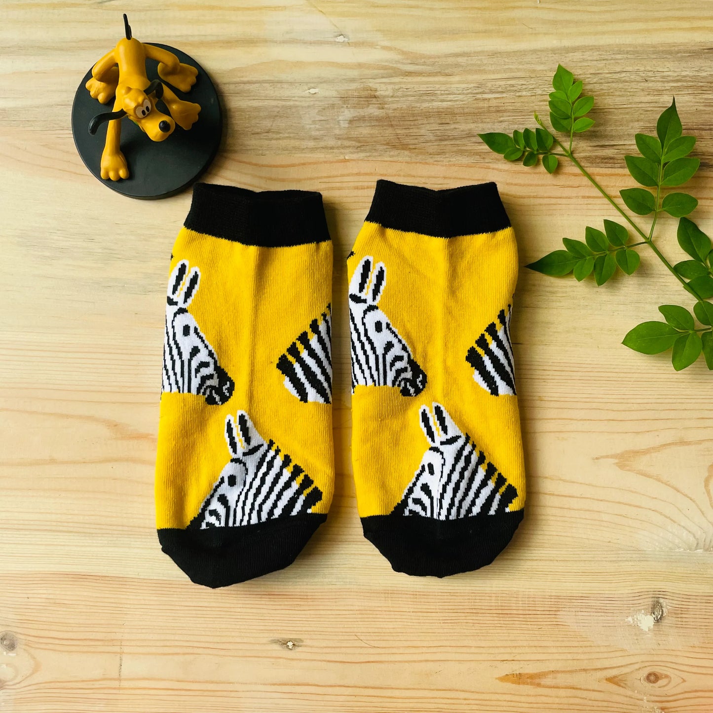 Zebra Pop Ankle Socks – Vibrant Yellow & Black Lazzy Socks India