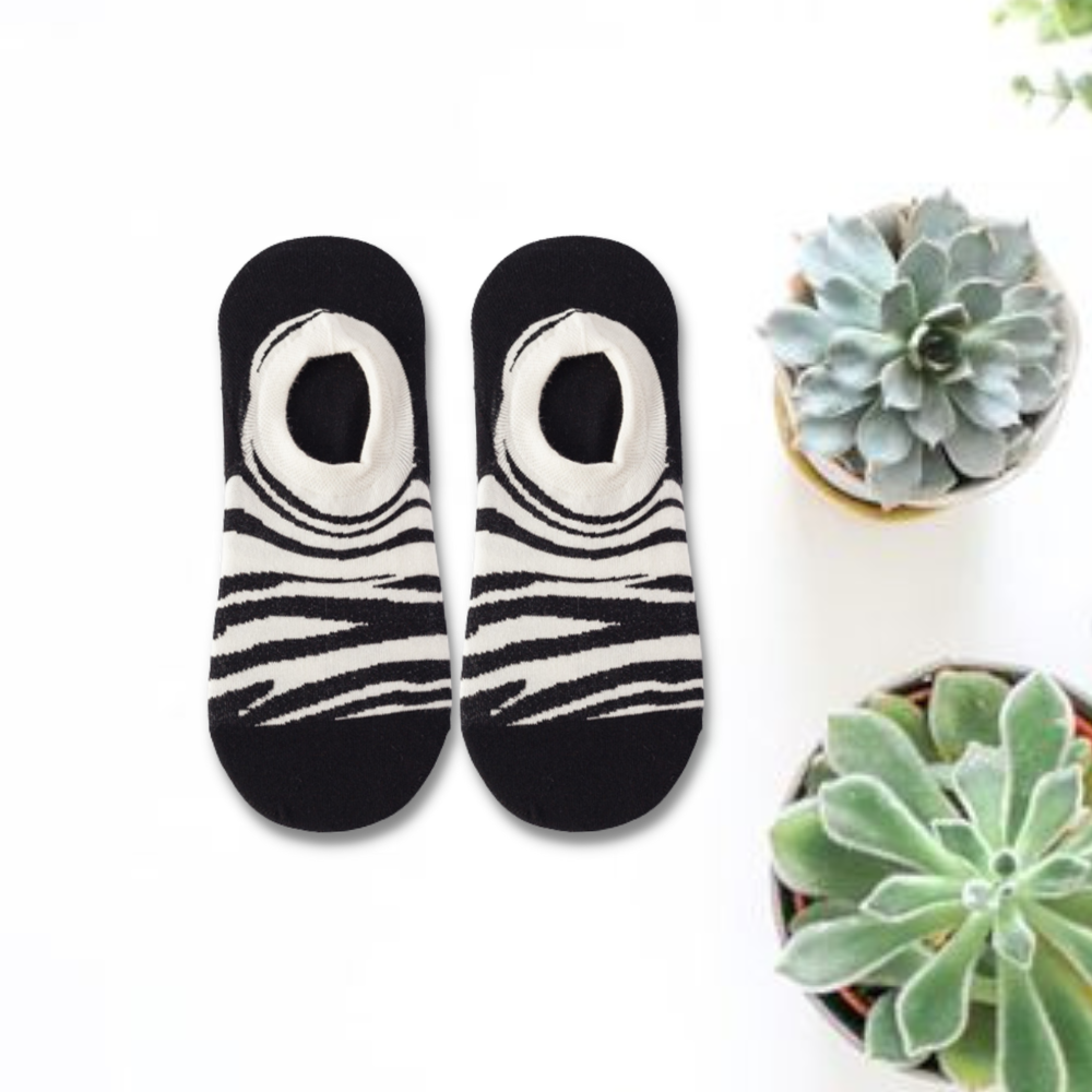 Cow And Zebra Unisex No Show Socks (Pack of 2) from lazzy socks