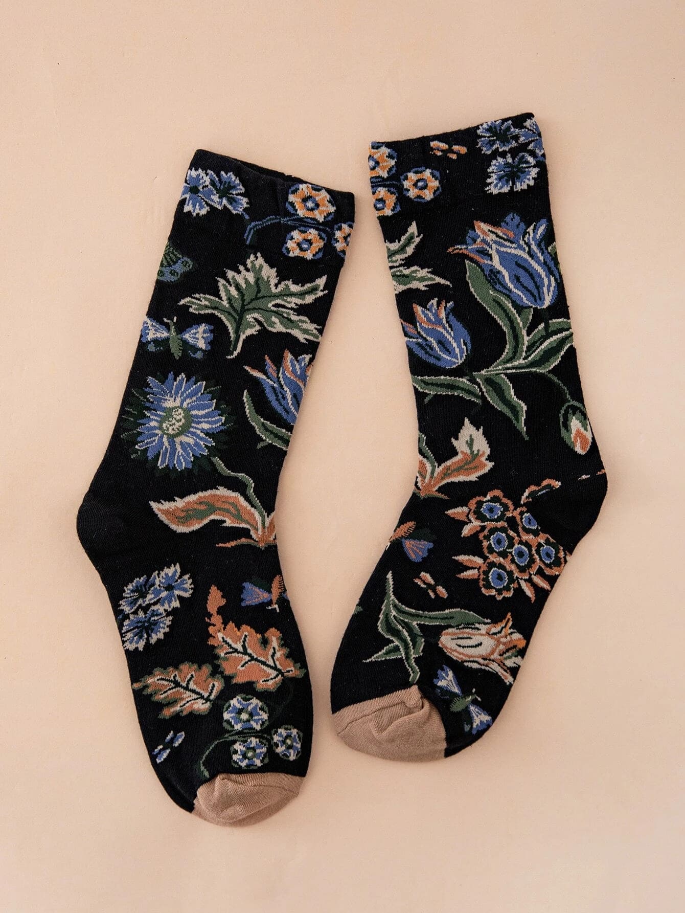Flower Unisex Crew Socks (pack of 2) from lazzy socks.