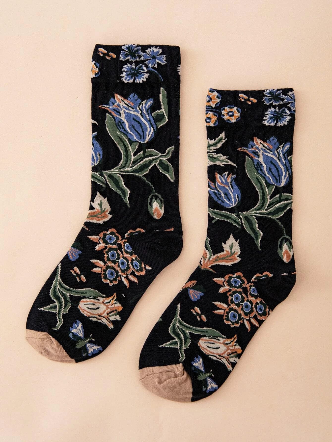 Flower Unisex Crew Socks (pack of 2) from lazzy socks.