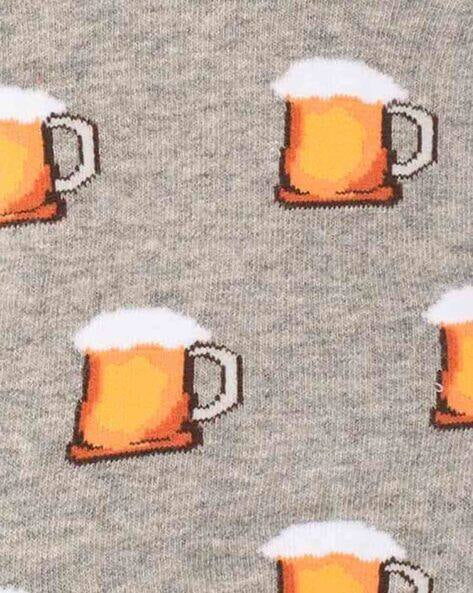 Pattern of pixelated beer mugs with foam on a gray background