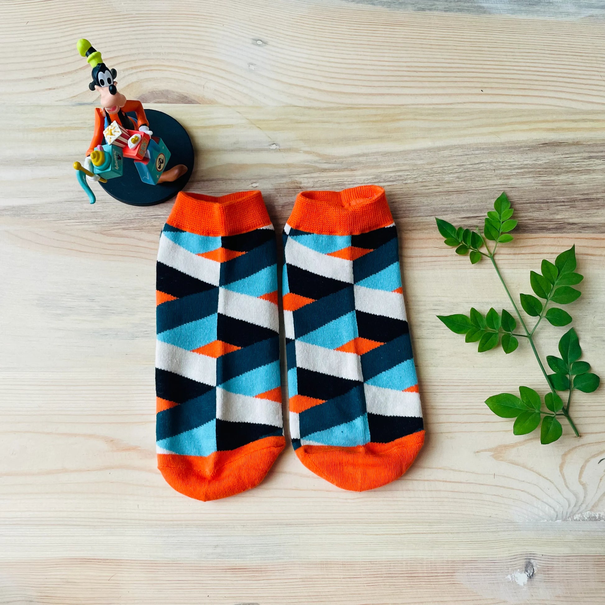 Color Block Pop Ankle Socks – Geometric Abstract Print  Lazzy Socks India