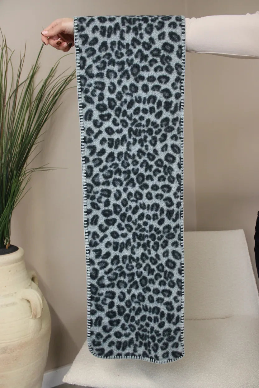 Cozy Leopard Print Scarf with Designer Stitch Edge – Grey – 50 x 180 cm