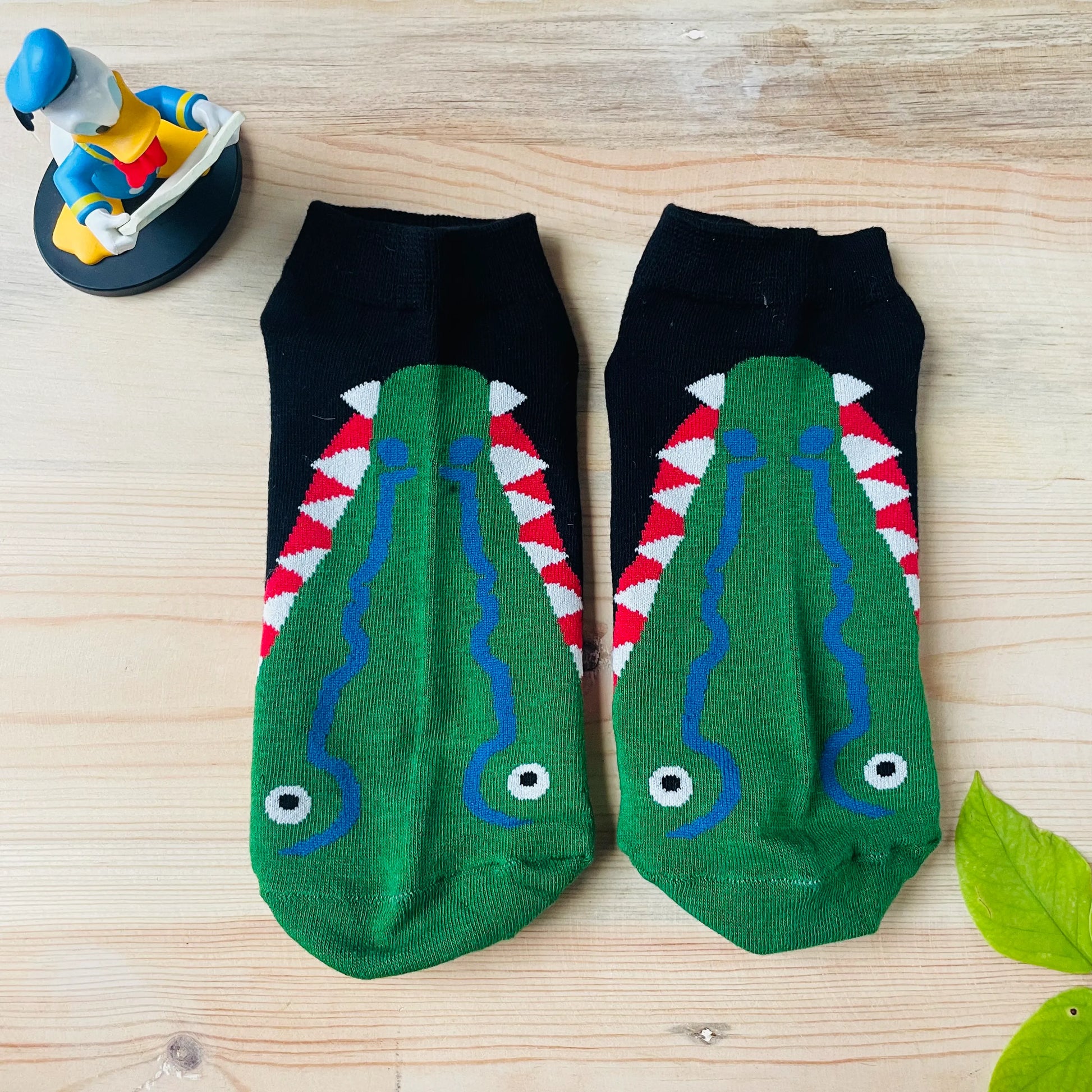 Croc Crunch Unisex Ankle Socks – Funky Gator Vibes by Lazzy Socks