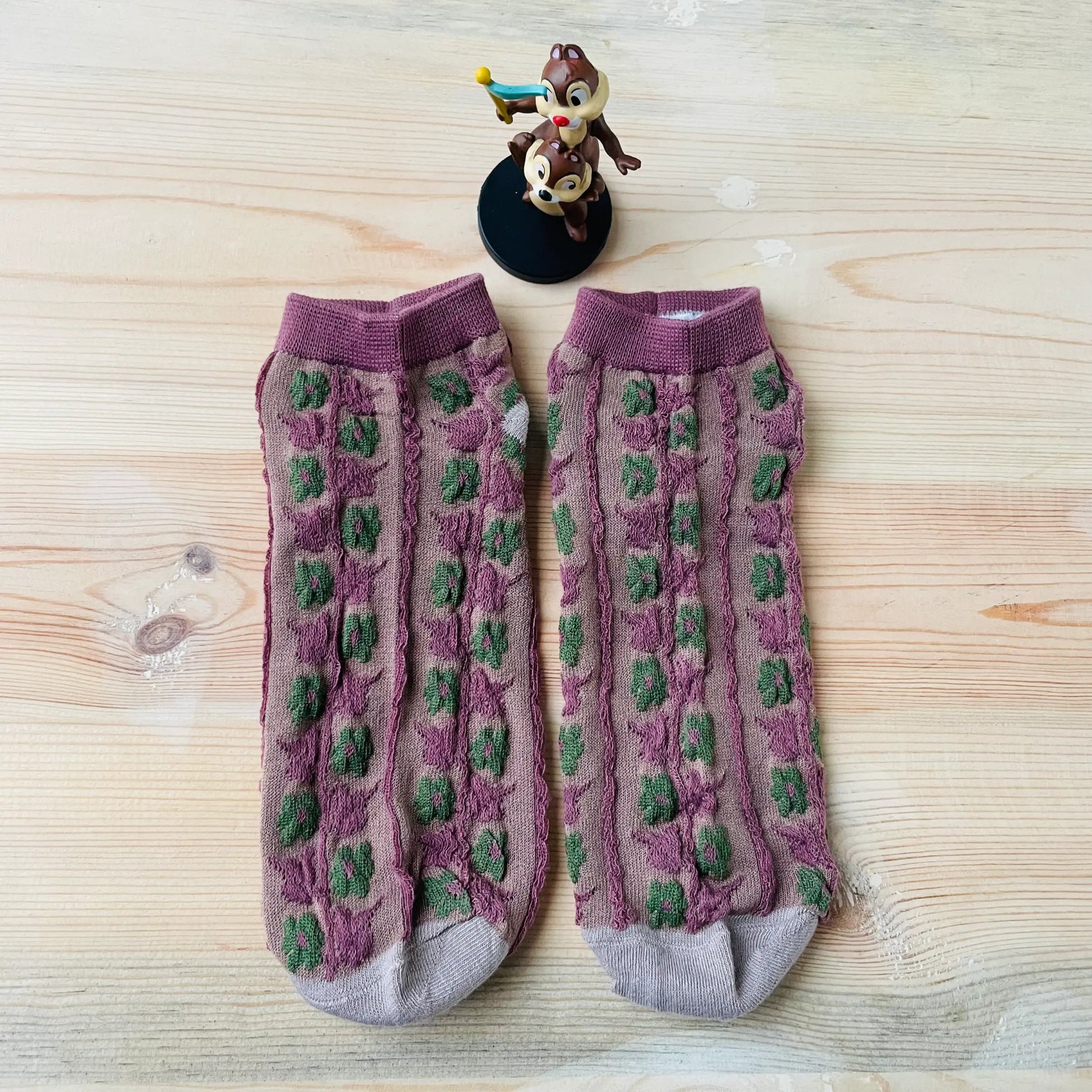 Enchanted Clover Textured Ankle Socks – Mauve & Green Floral  Lazzy Socks India