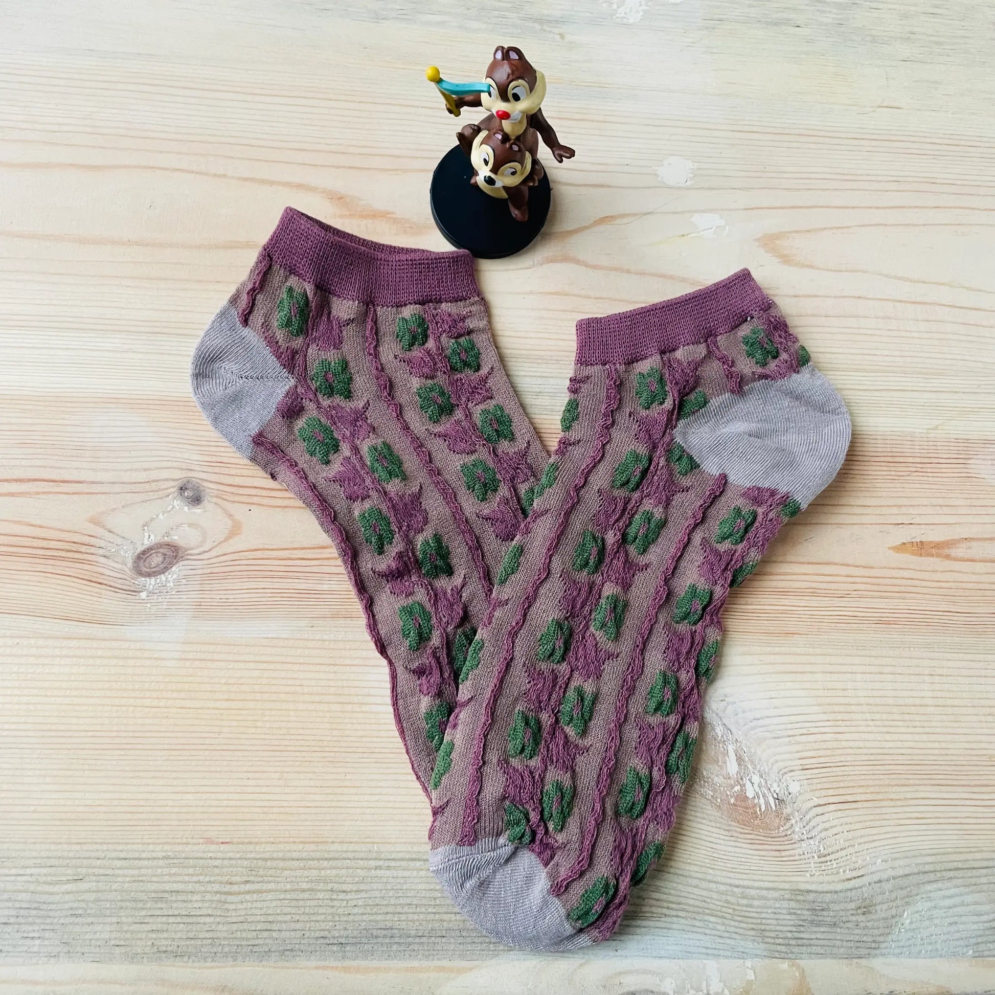 Enchanted Clover Textured Ankle Socks – Mauve & Green Floral  Lazzy Socks India