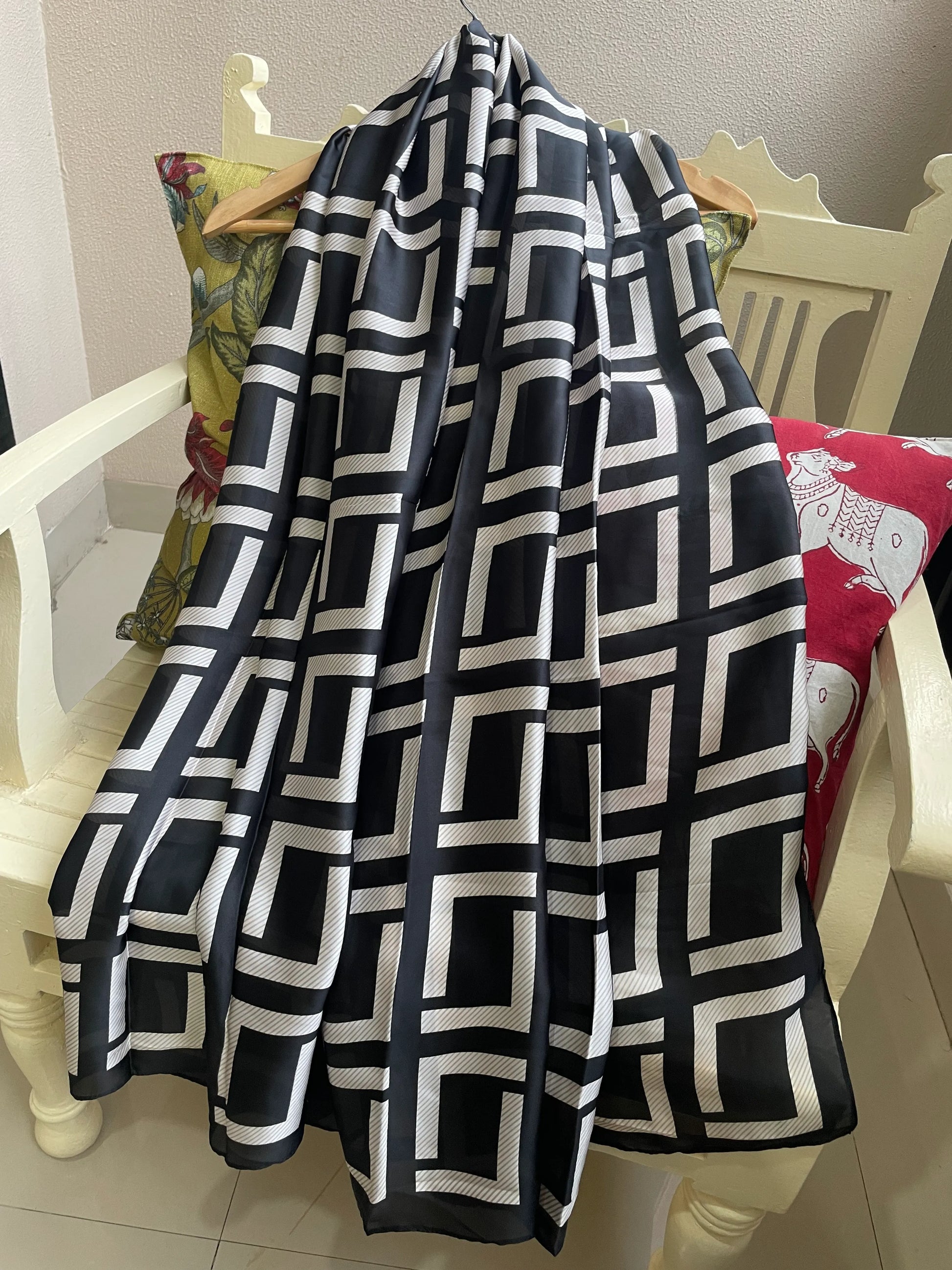 Elevate your style with this luxurious silk-feel satin scarf in bold black and white geometric pattern. Measuring 90 x 180 cm, it’s perfect for evening wear, travel, or as a sophisticated gift.
