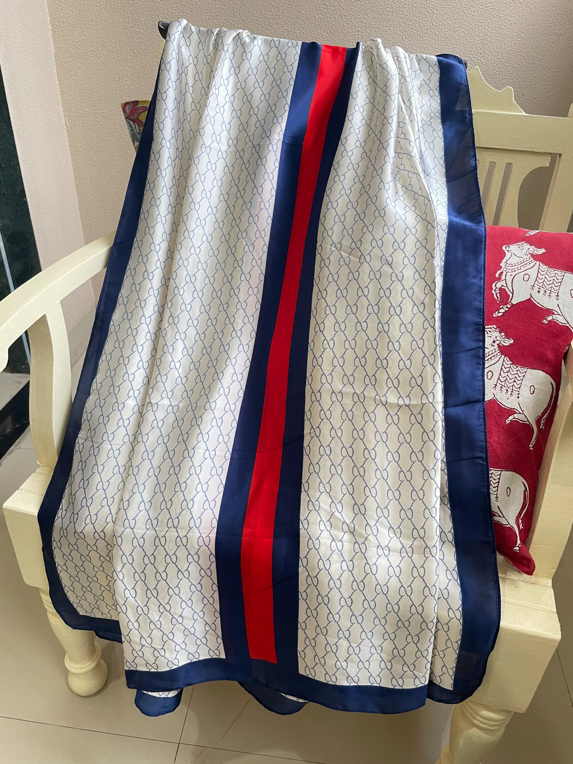 Elevate your style with this luxurious silk-feel satin scarf in white monogram with bold red and blue stripes. Measuring 90 x 180 cm, it’s perfect for evening wear, travel, or as a sophisticated gift.

