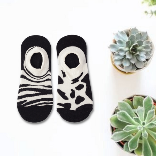 Cow And Zebra Unisex No Show Socks (Pack of 2) from lazzy socks